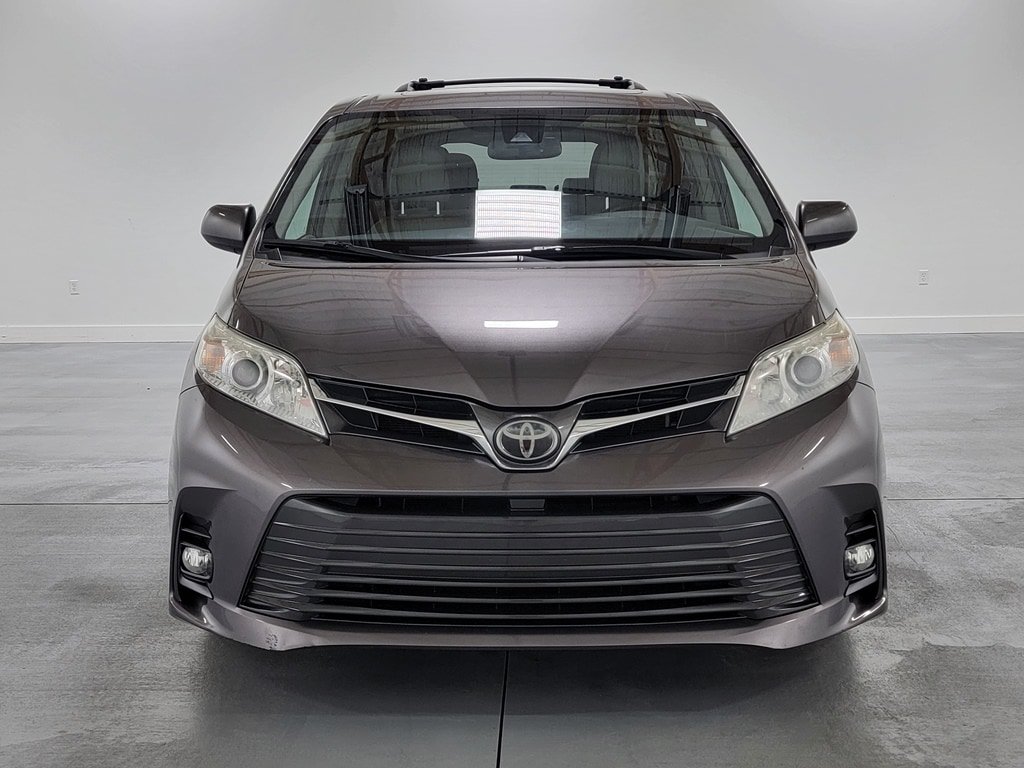 Used 2019 Toyota Sienna XLE Premium FWD image 3