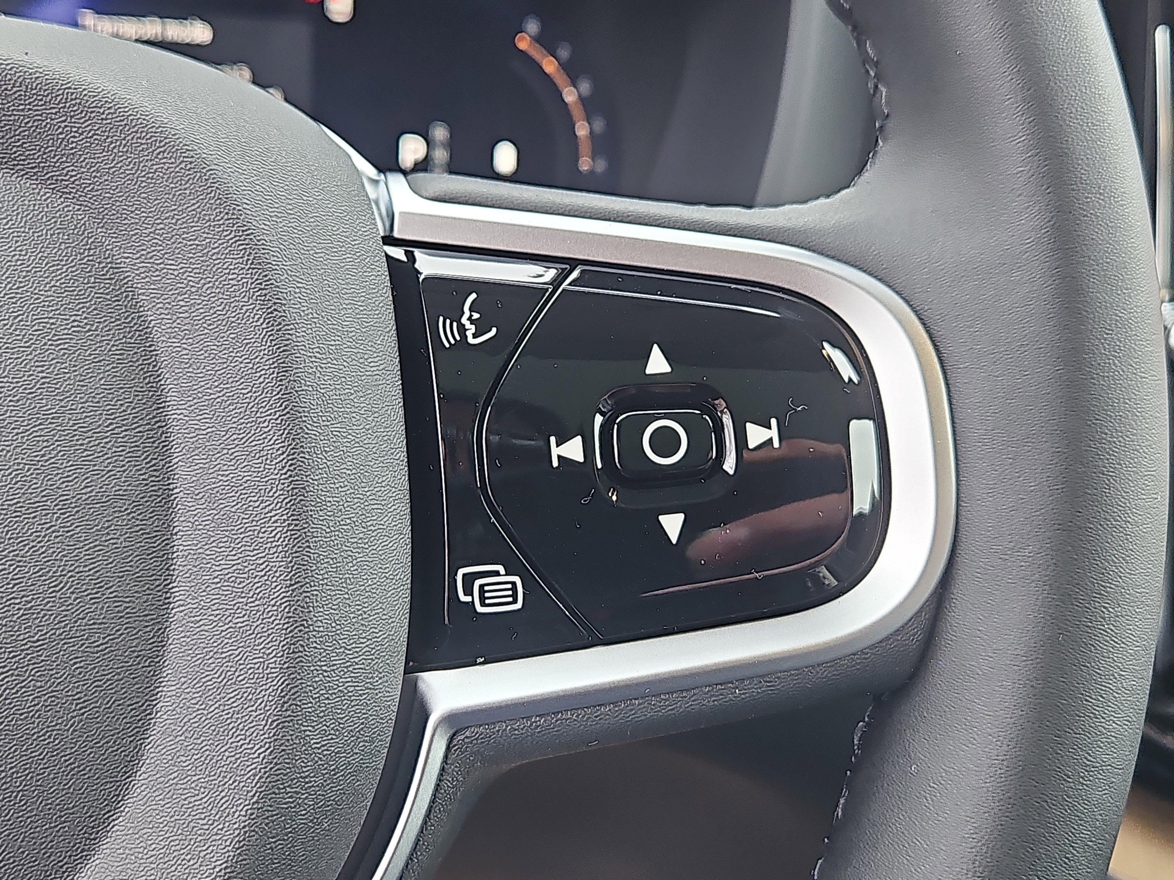 New 2026 Volvo XC60 B5 Ultra w/ Protection Package Premier image 17