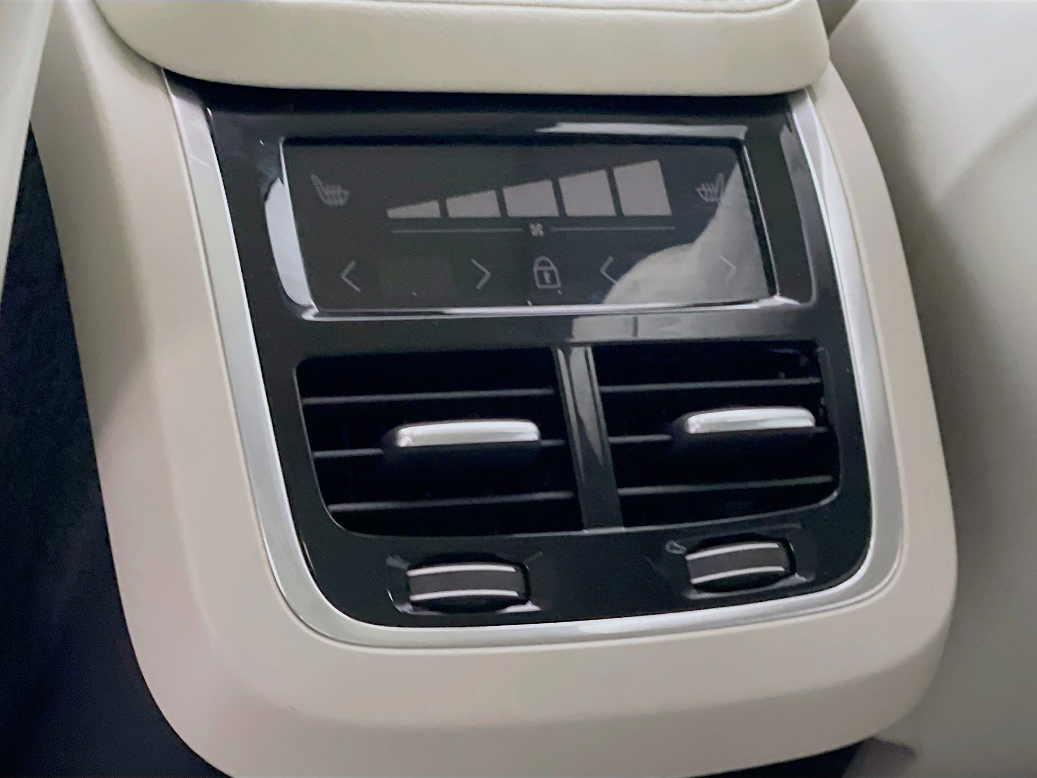 Used 2024 Volvo XC90 B5 Plus image 28