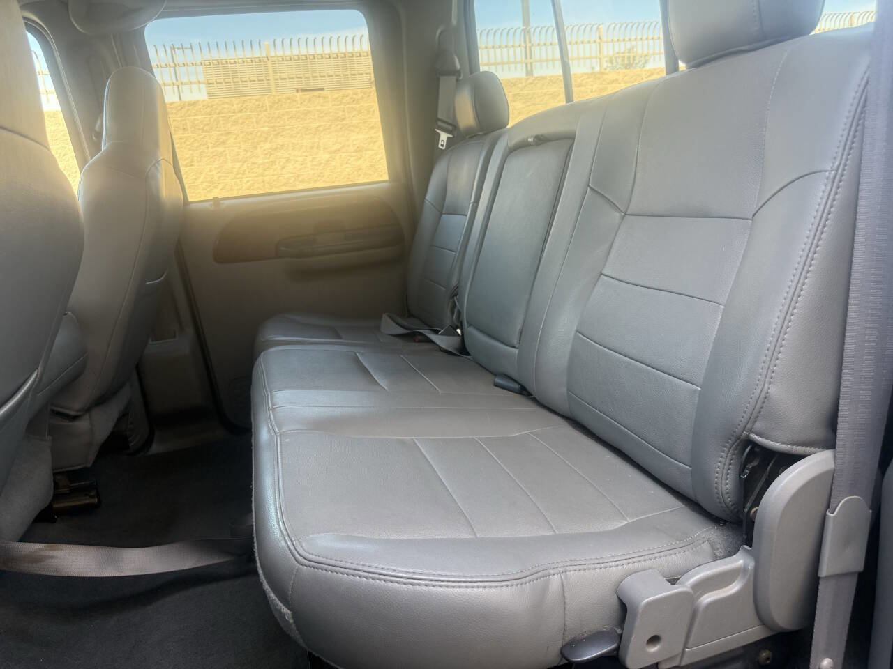 Used 2005 Ford F350 Lariat image 11