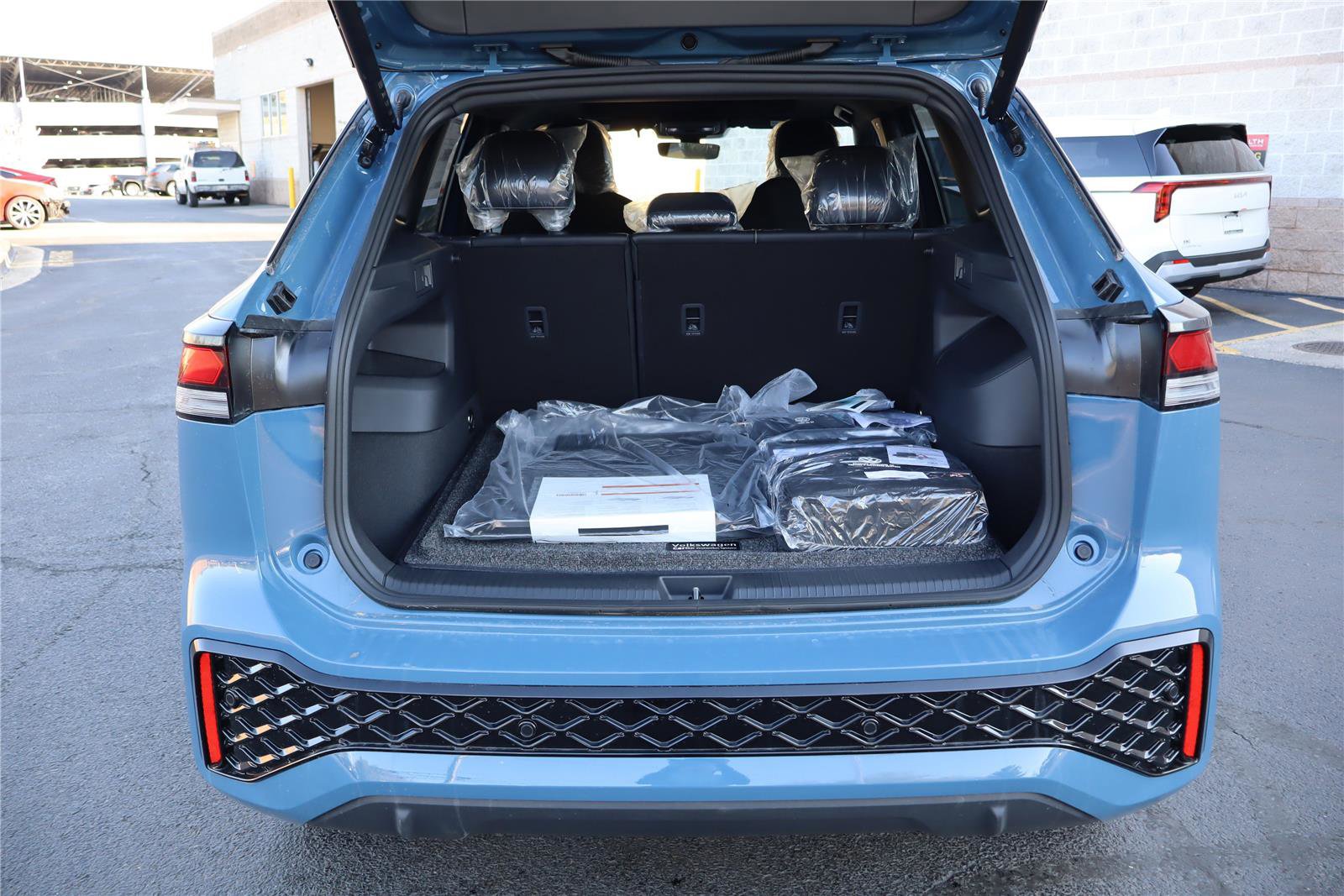 New 2026 Volkswagen Tiguan SE R-Line image 5