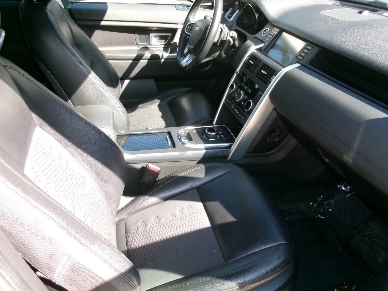 Used 2019 Land Rover Discovery Sport SE AWD/4WD image 10