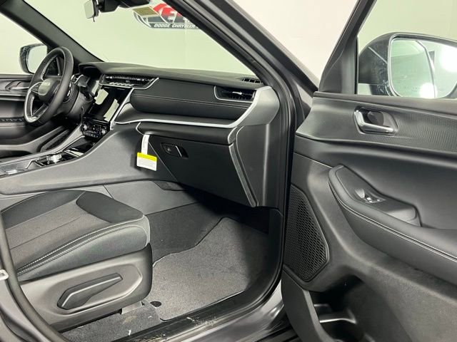 New 2025 Jeep Grand Cherokee Laredo X w/ Luxury Tech Group I image 31