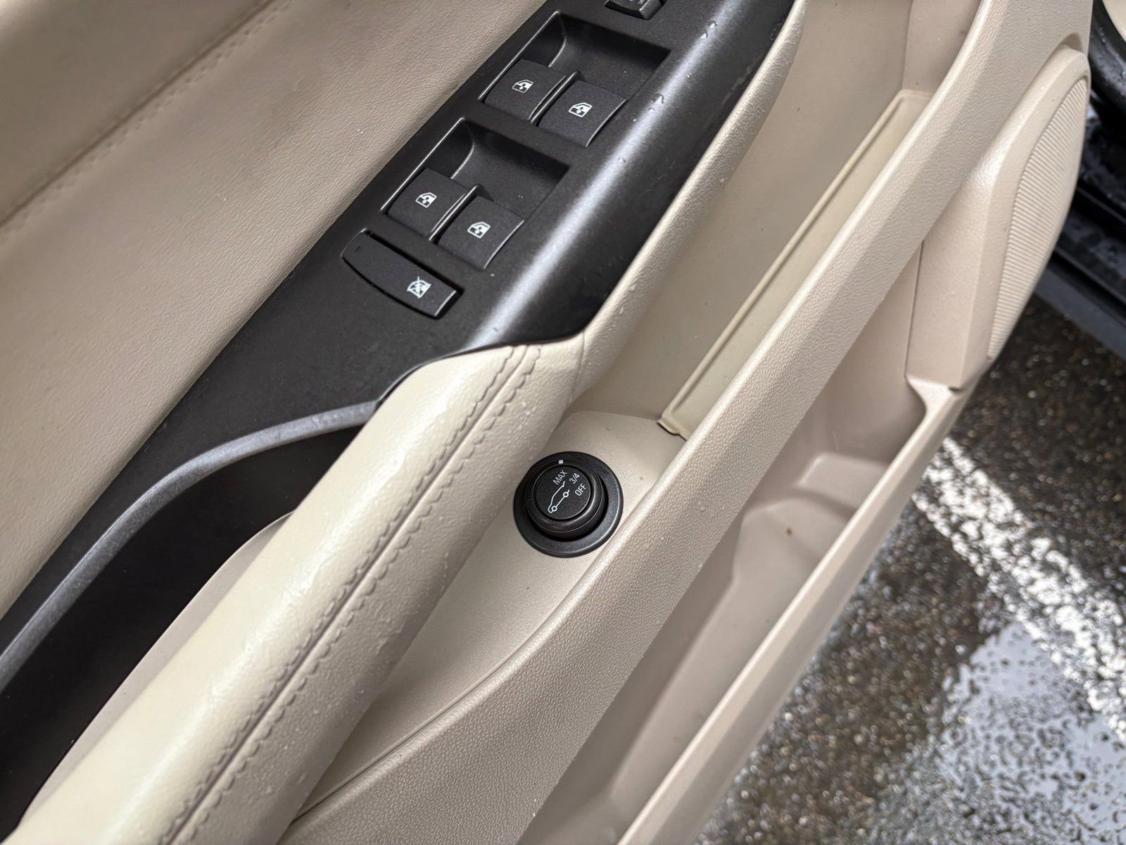 Used 2012 Cadillac SRX Luxury image 18