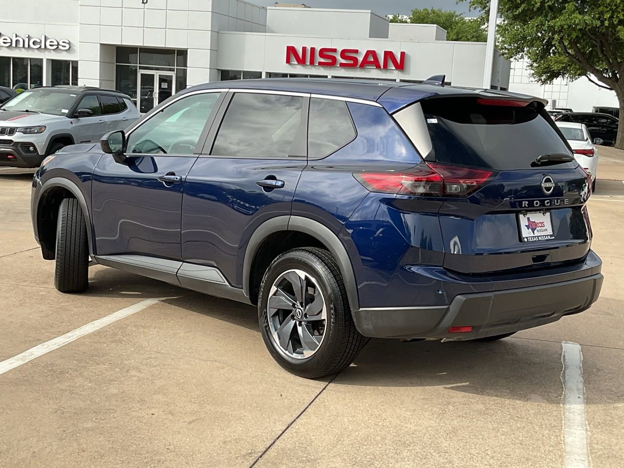 Used 2025 Nissan Rogue SV image 7