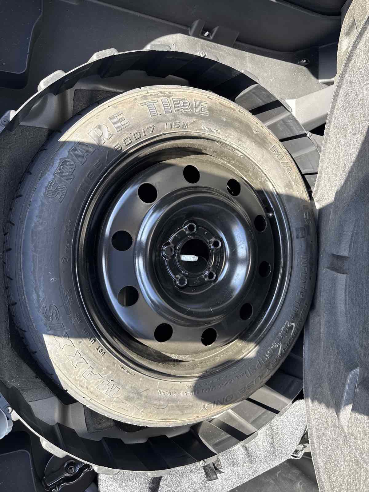 Used 2013 Ford Edge Sport w/ Driver Entry Pkg FWD image 16