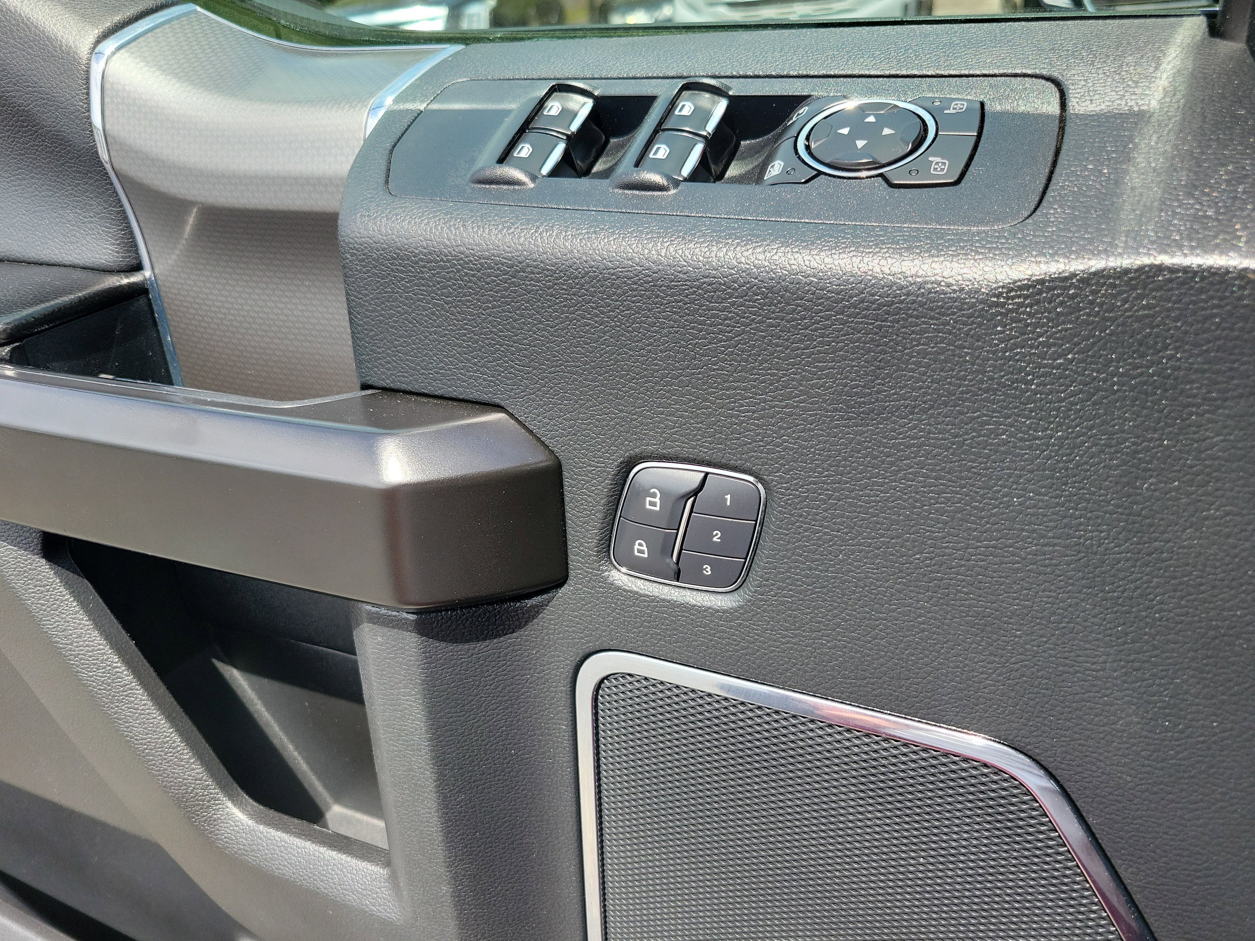 Used 2015 Ford F150 Lariat image 7