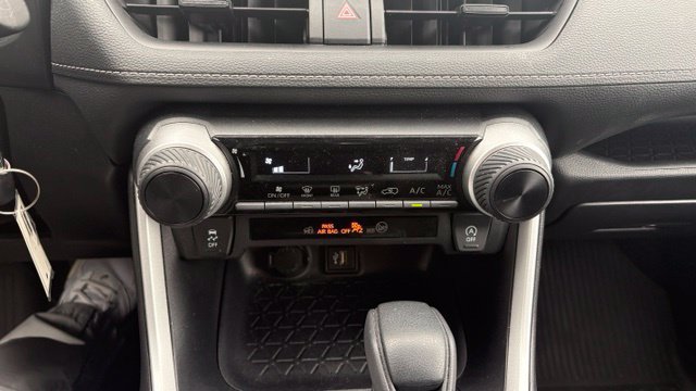 Used 2024 Toyota RAV4 LE AWD/4WD image 17