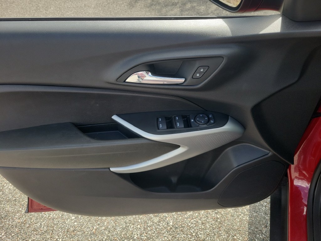 Used 2026 Chevrolet Trax LS FWD image 11