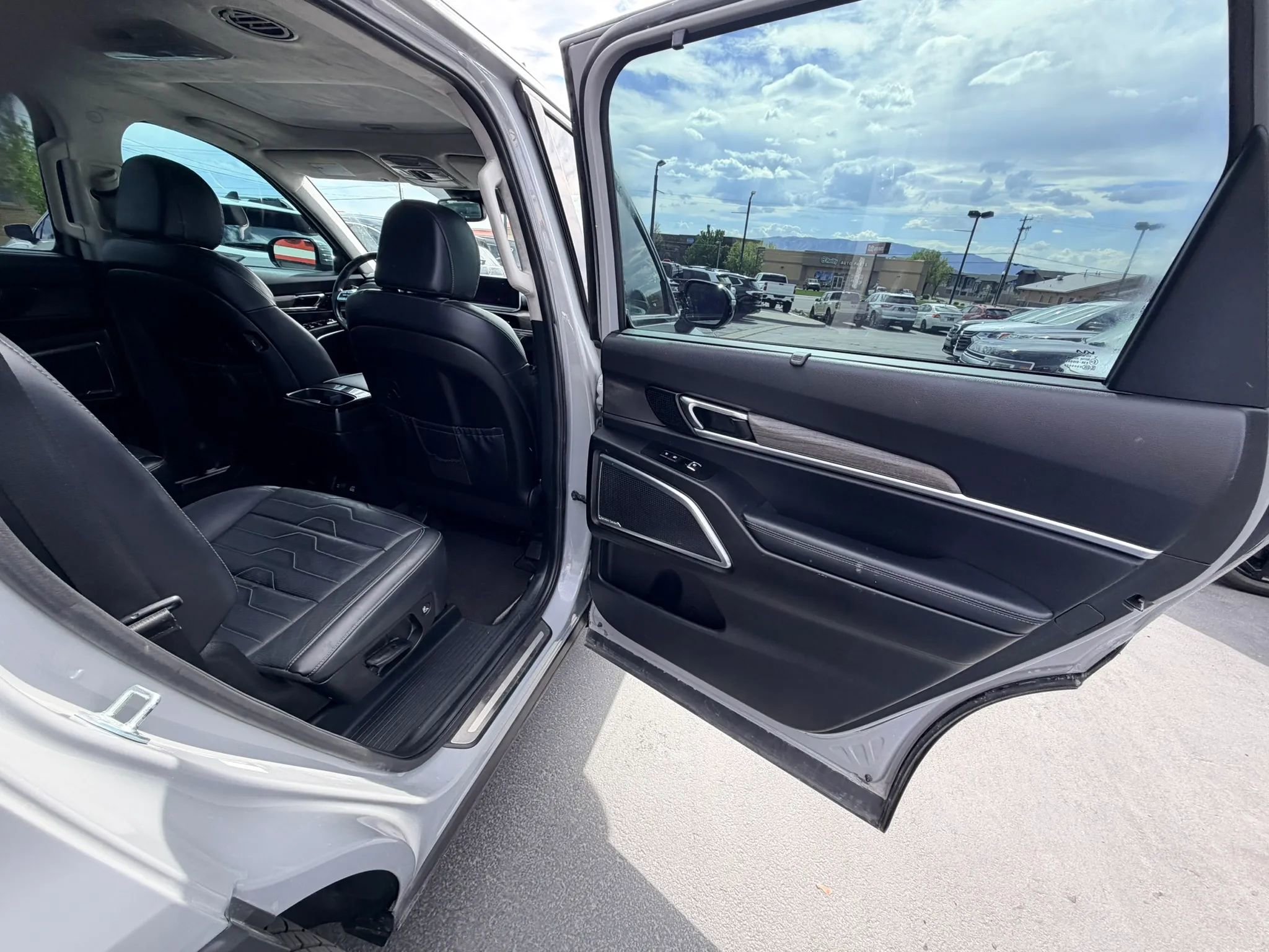 Used 2022 Kia Telluride SX w/ SX Prestige Package image 20