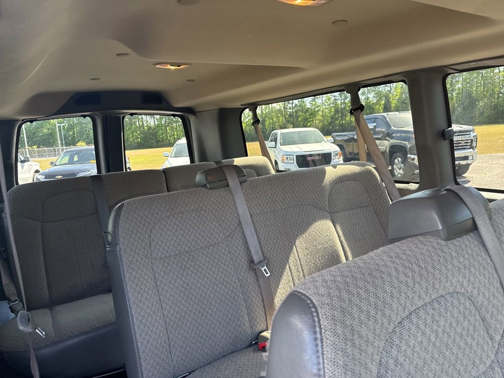 Used 2024 Chevrolet Express 3500 LT w/ LT Preferred Equipment Group RWD image 7
