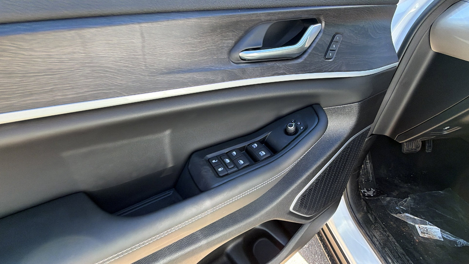 New 2026 Jeep Grand Cherokee L Limited AWD/4WD image 15