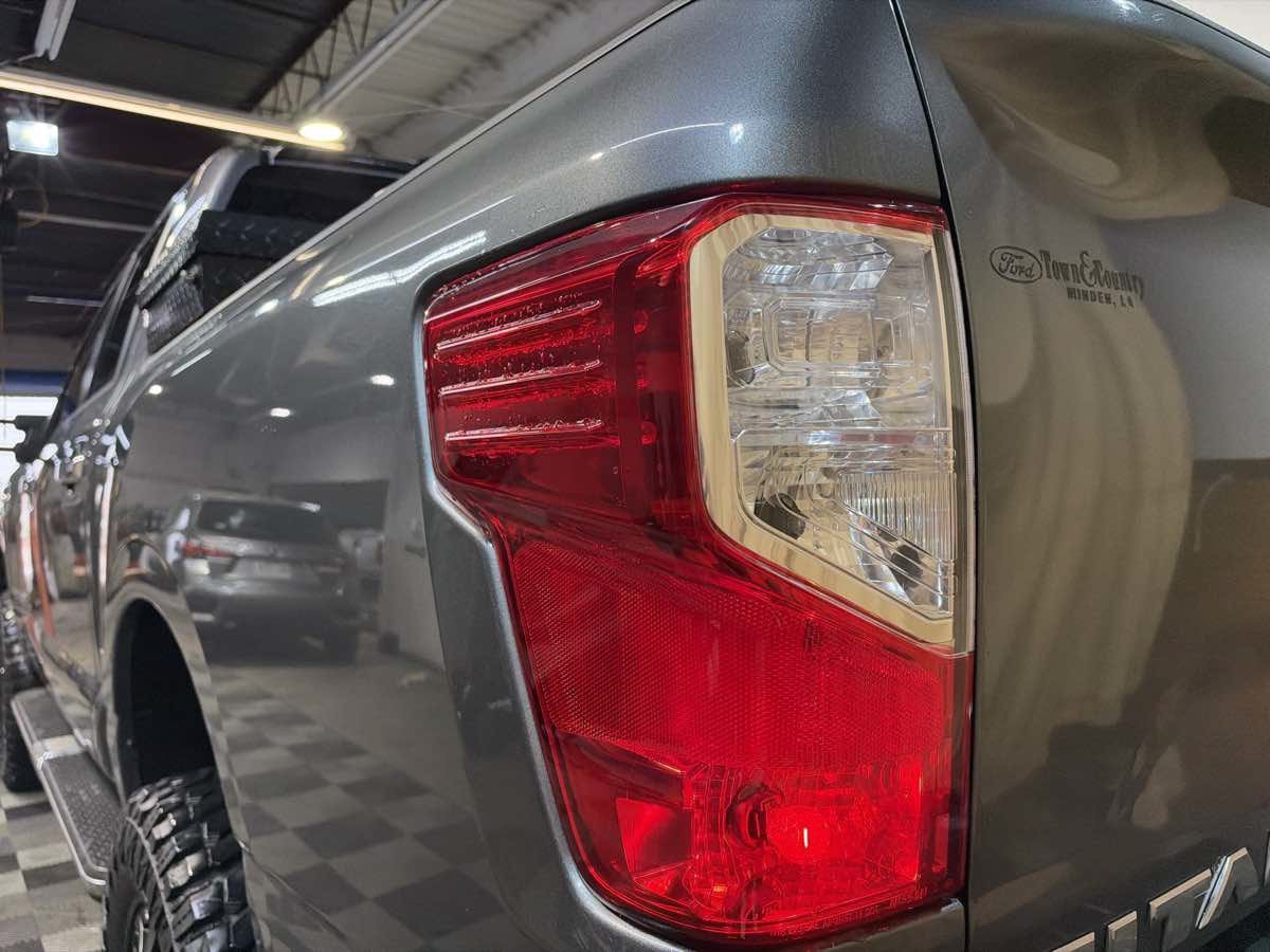 Used 2017 Nissan Titan SV AWD/4WD image 9
