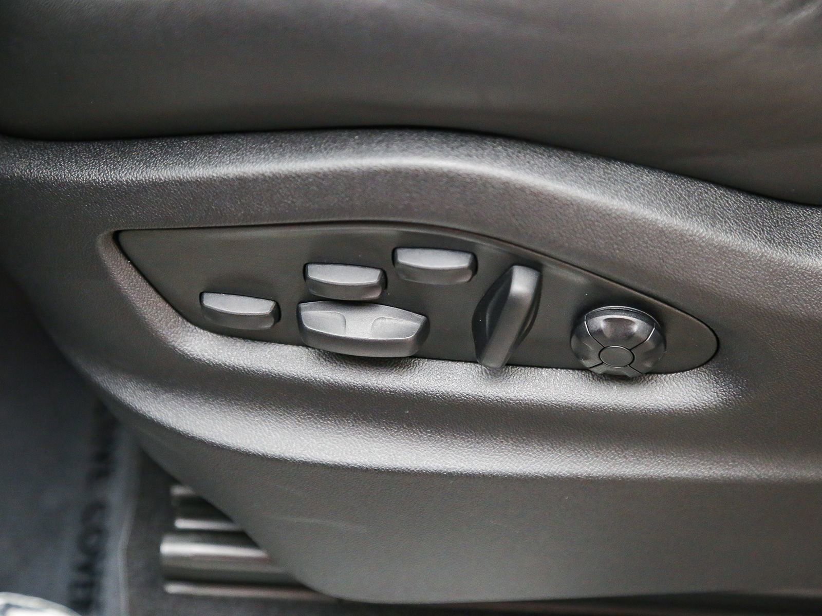 Certified 2026 Porsche Cayenne S AWD/4WD image 26