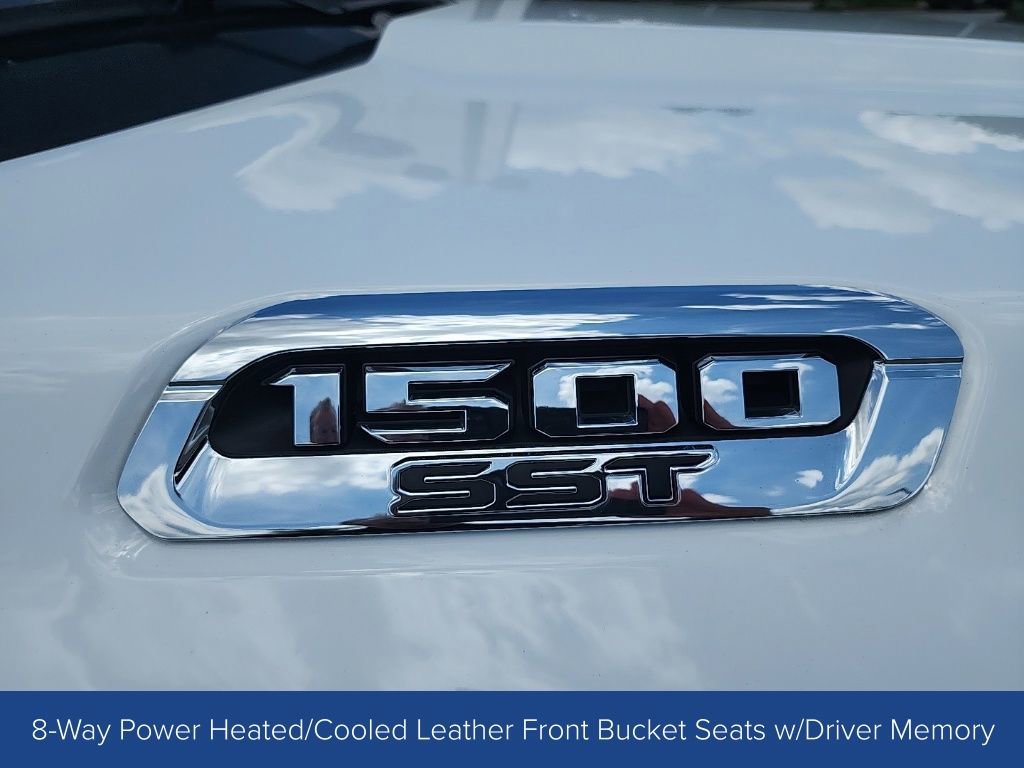 Used 2025 RAM 1500 Laramie AWD/4WD image 7