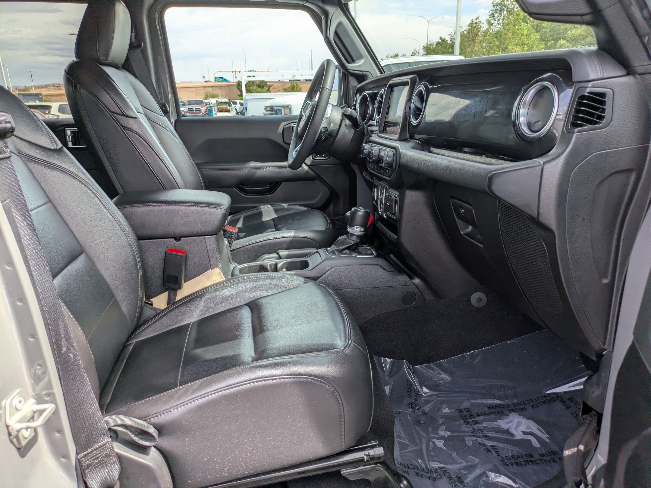 Used 2023 Jeep Wrangler Unlimited Sahara AWD/4WD image 31