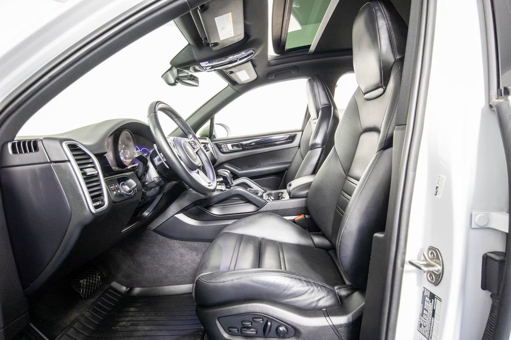 Used 2023 Porsche Cayenne image 9