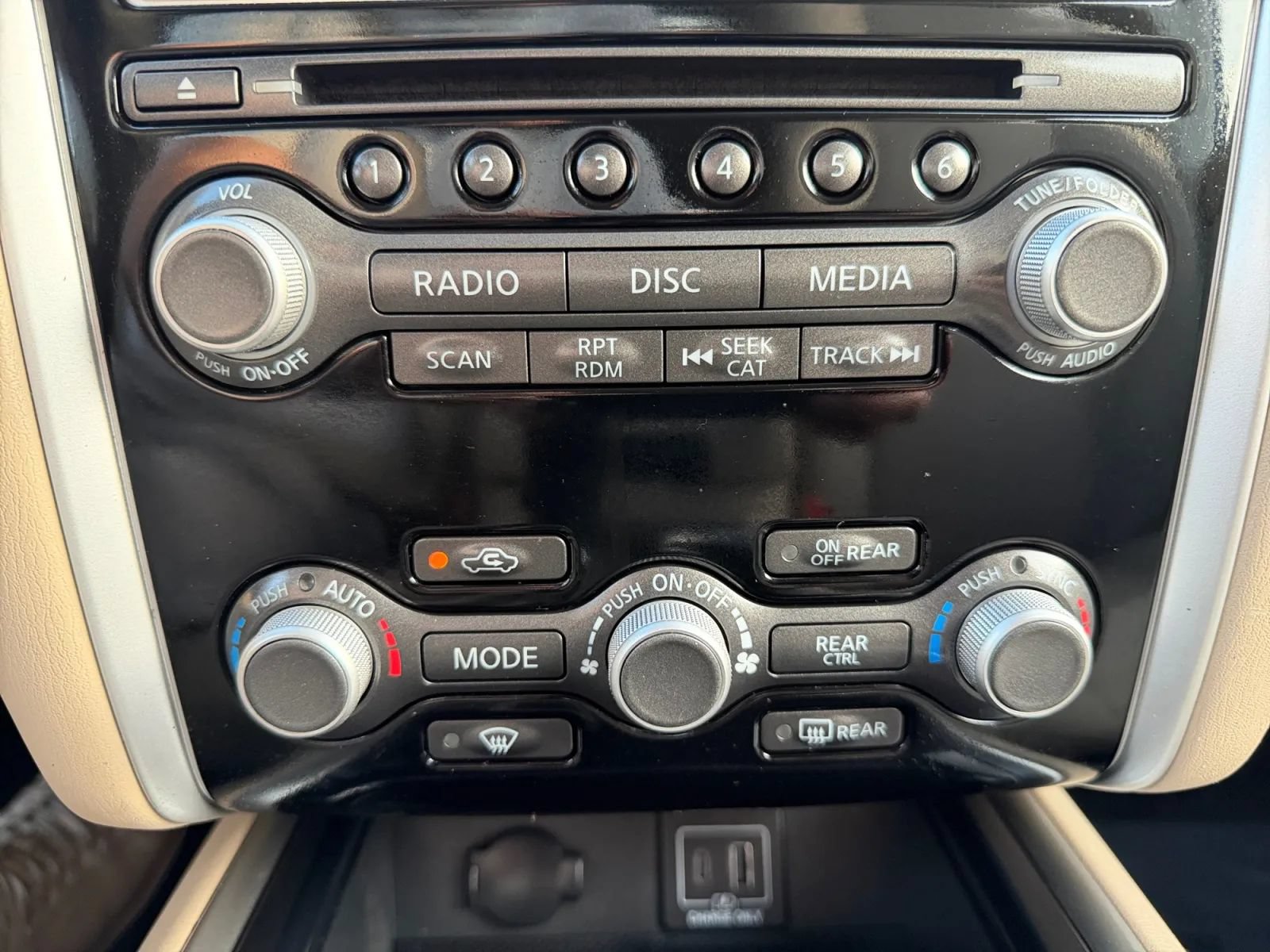 Used 2019 Nissan Pathfinder SV FWD image 14
