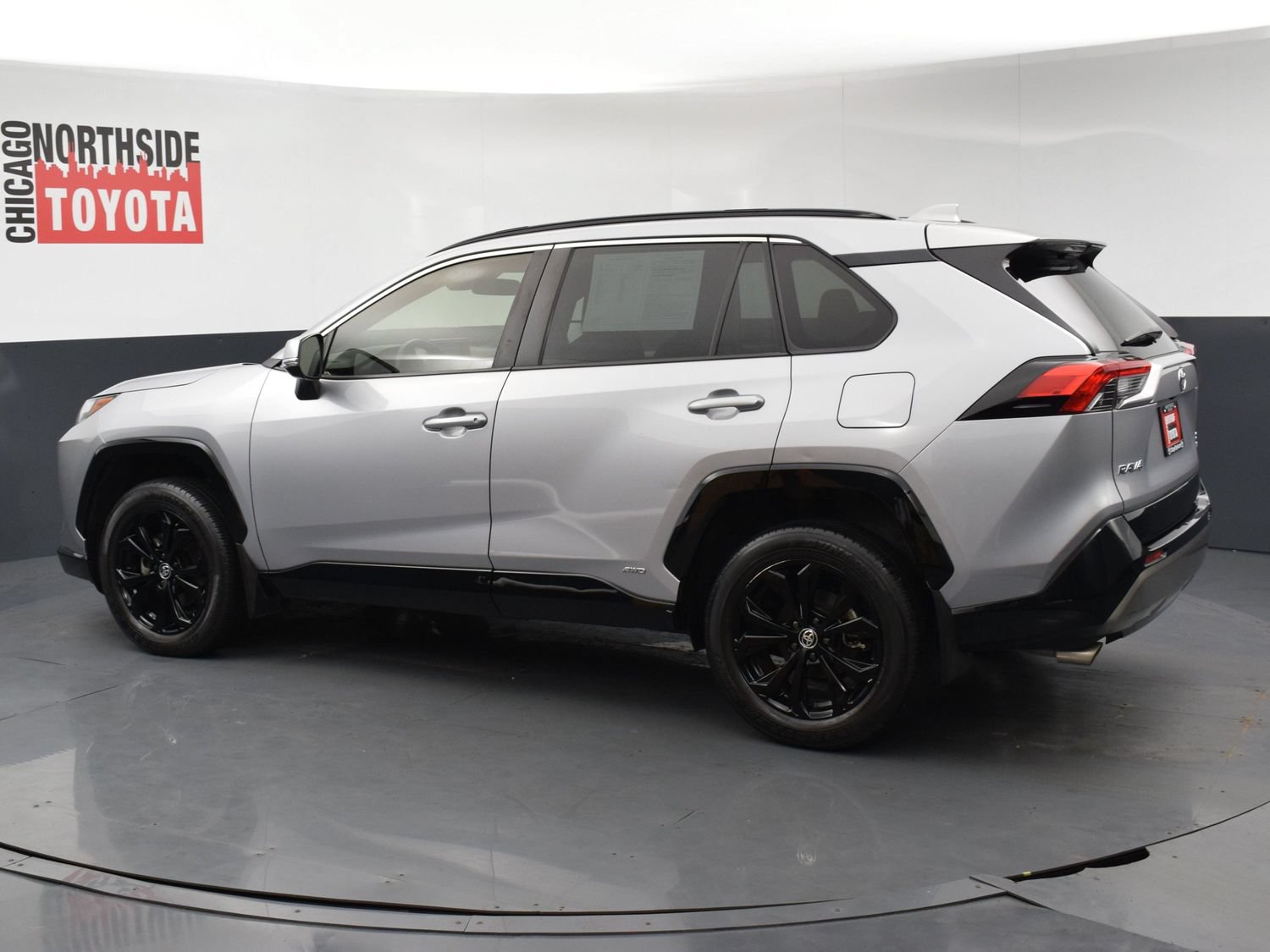 Used 2022 Toyota RAV4 SE AWD/4WD image 2