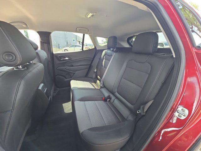 Used 2025 Chevrolet Trax LT w/ LT Convenience Package FWD image 16