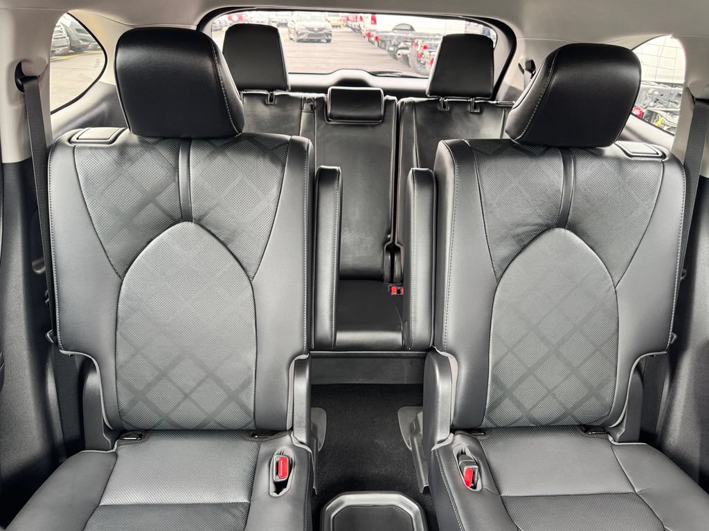 Used 2021 Toyota Highlander Platinum FWD image 16