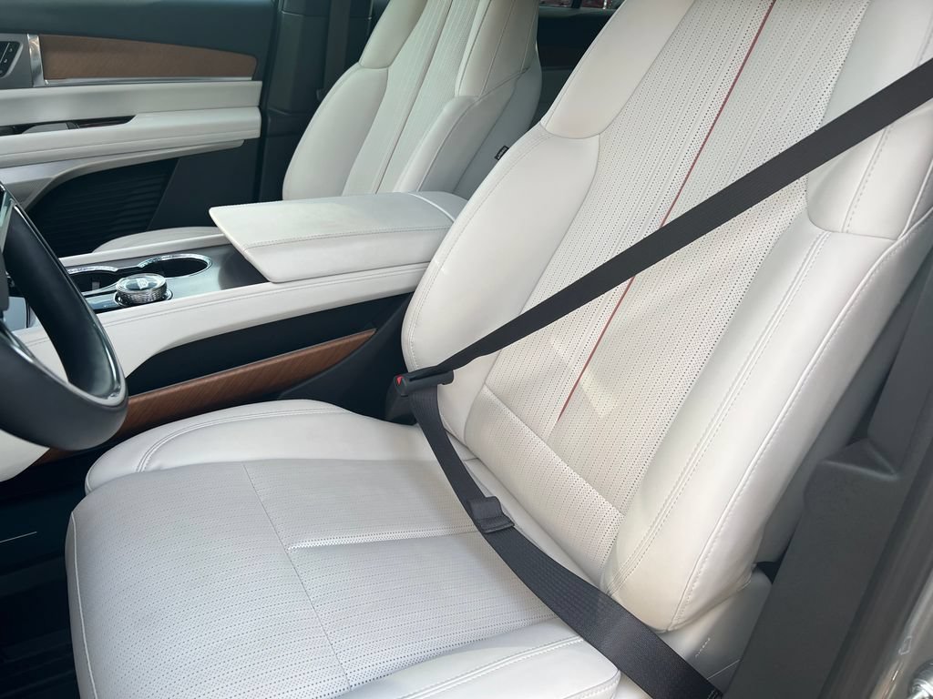 Certified 2026 Cadillac Vistiq Sport w/ LPO, Floor Liner Package AWD/4WD image 11