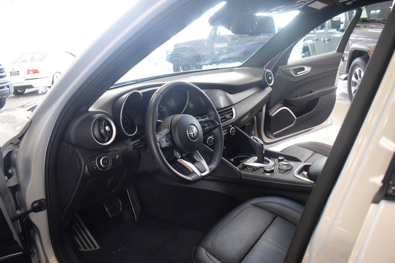 Used 2022 Alfa Romeo Giulia Ti RWD image 24