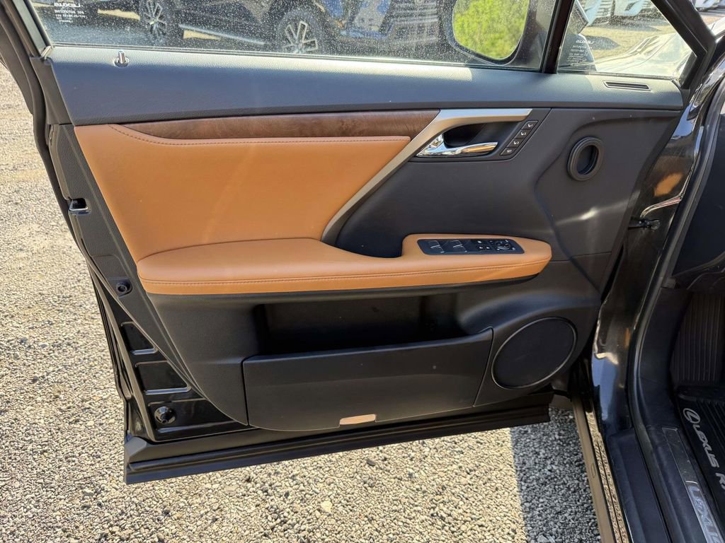 Used 2022 Lexus RX 350L Premium w/ Premium Package image 11