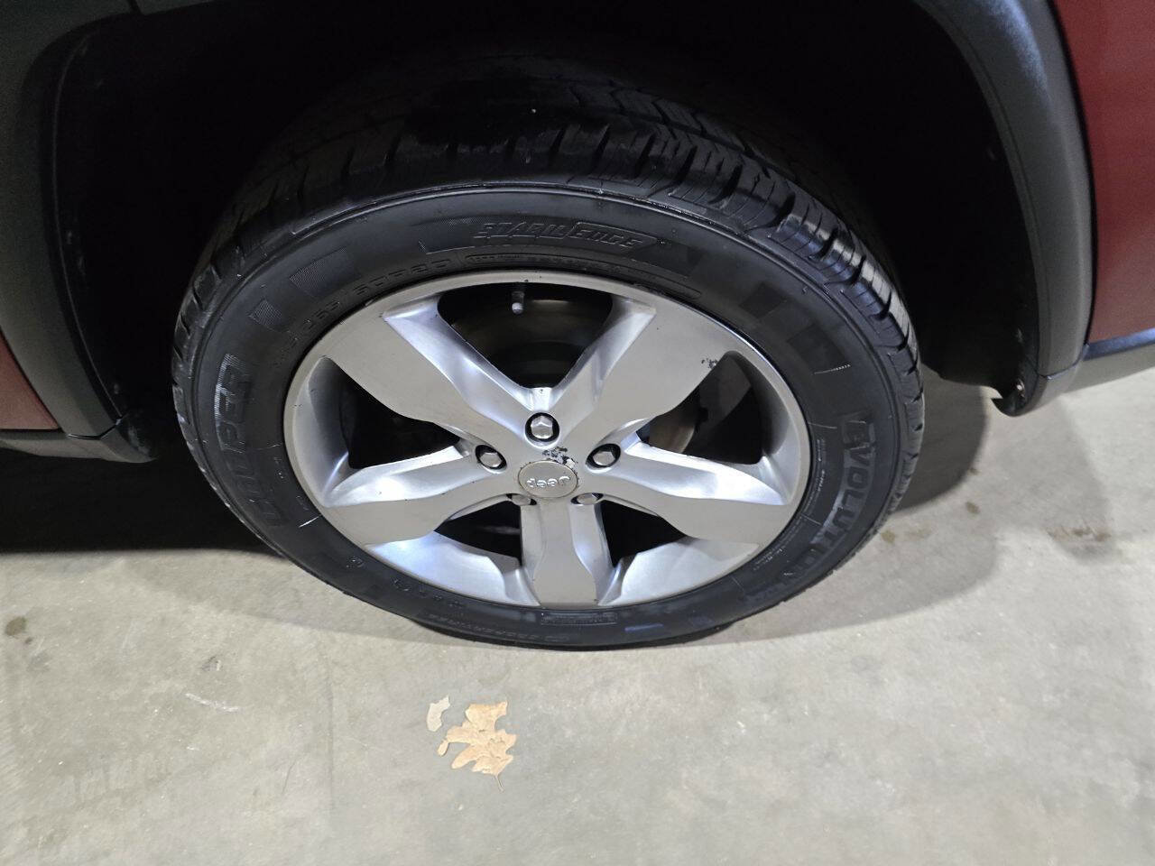 Used 2012 Jeep Grand Cherokee Overland image 24