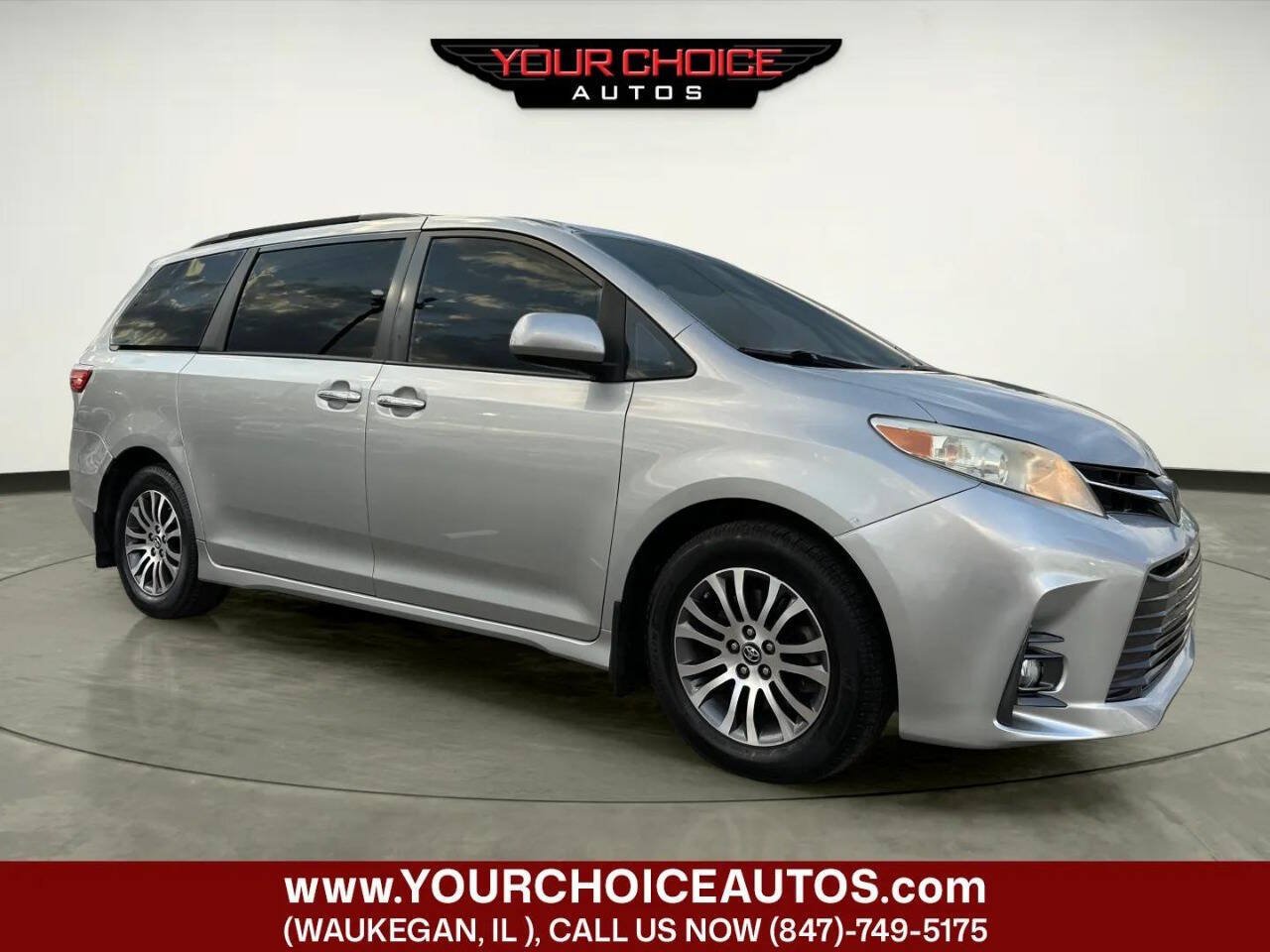 Used 2020 Toyota Sienna XLE w/ XLE Navigation Package FWD image 7
