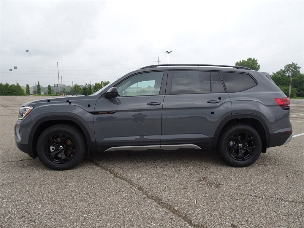 New 2025 Volkswagen Atlas Peak Edition SE image 2