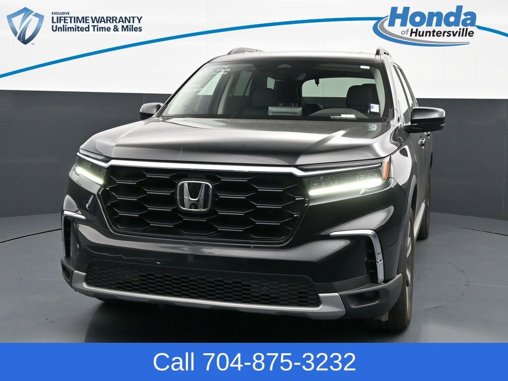 Used 2024 Honda Pilot Touring image 2