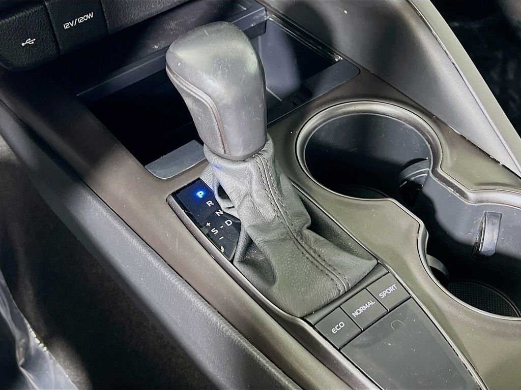 Certified 2022 Toyota Camry SE w/ Cold Weather Package FWD image 16