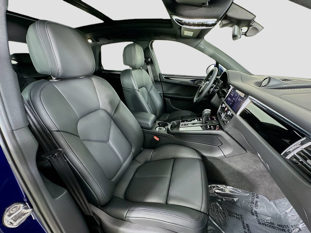 New 2025 Porsche Macan AWD/4WD image 31