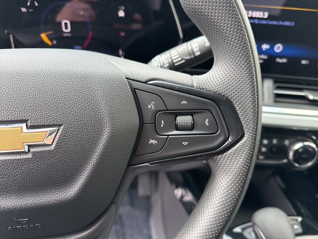 Used 2025 Chevrolet Trax LT image 14