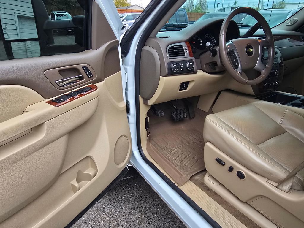 Used 2013 Chevrolet Silverado 2500 LTZ w/ LTZ Plus Package image 19