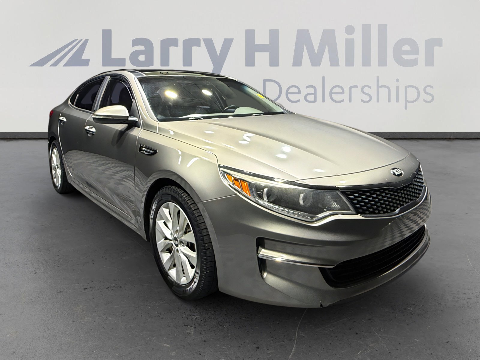 Used 2016 Kia Optima EX w/ Premium Package image 7