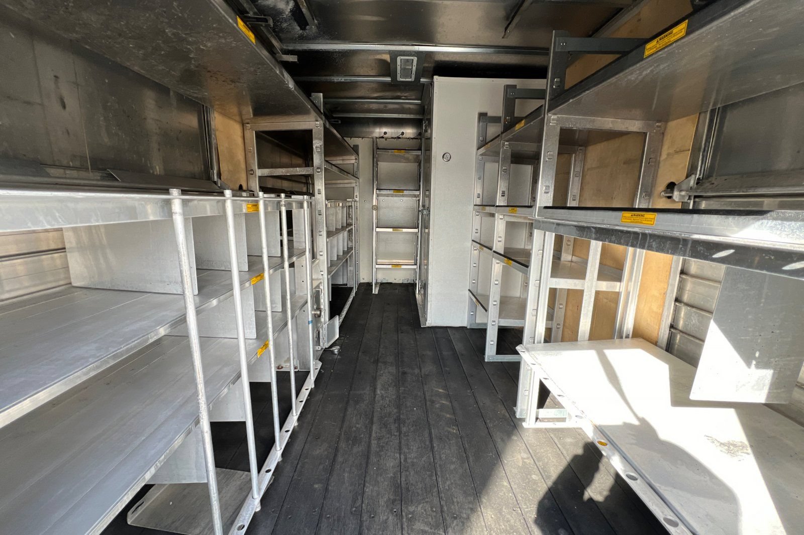 Used 2015 Chevrolet Express 4500 RWD image 16