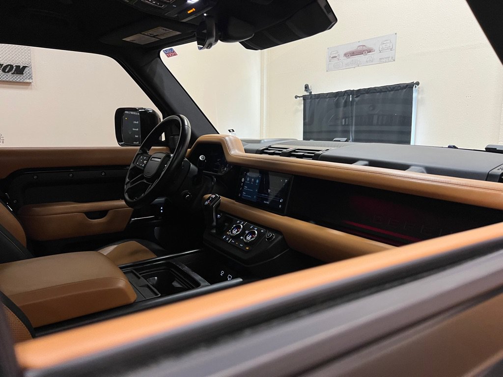 Used 2023 Land Rover Defender 110 X-Dynamic SE AWD/4WD image 15