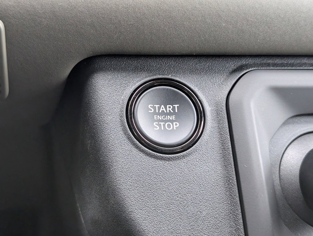 Used 2025 Land Rover Defender 110 image 11