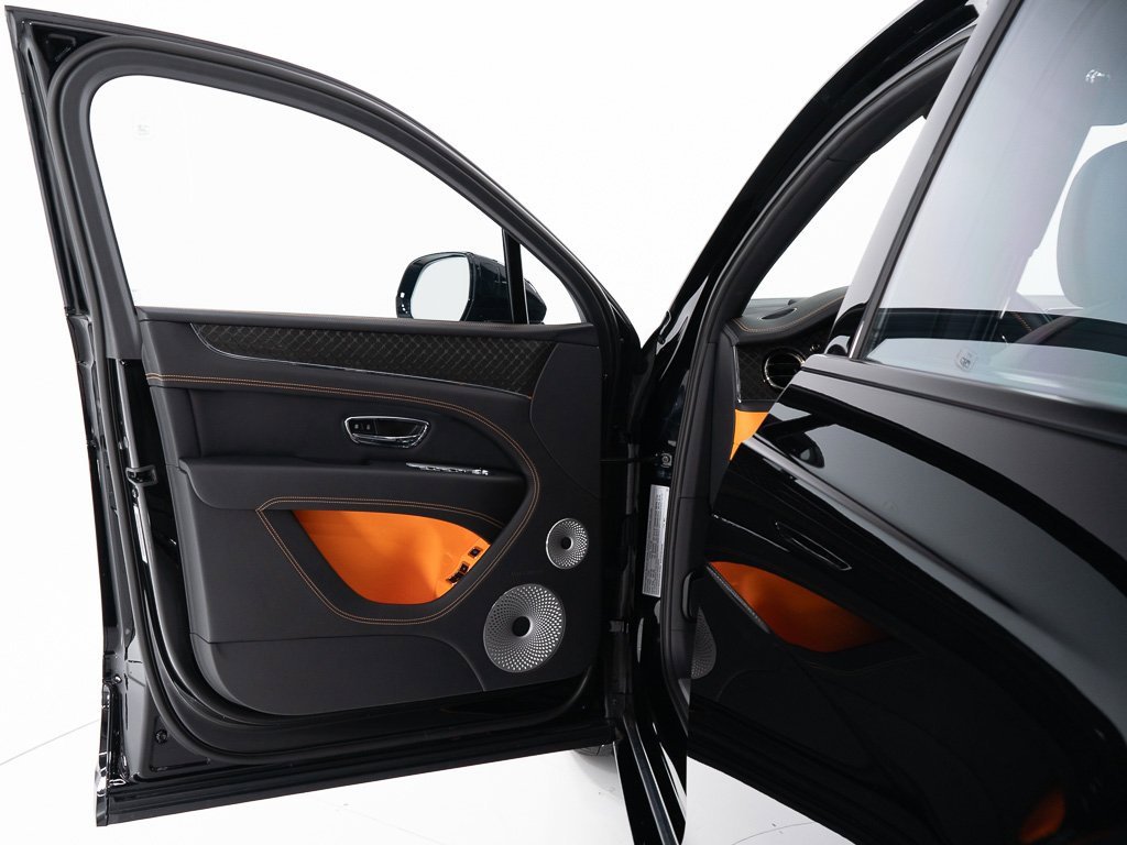 Used 2025 Bentley Bentayga image 10