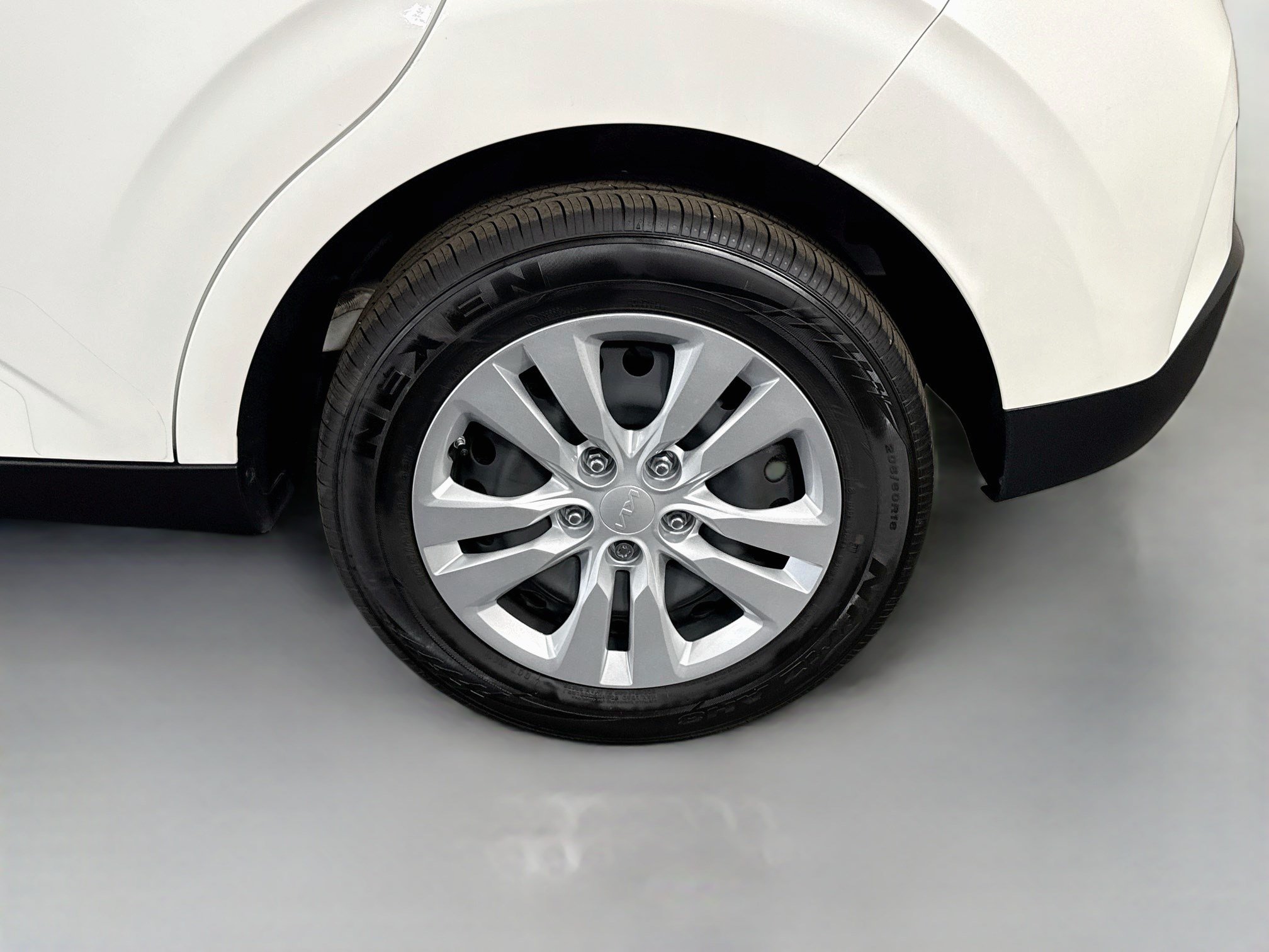 Used 2025 Kia Soul LX FWD image 36