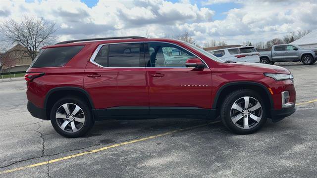 Used 2023 Chevrolet Traverse LT w/ LT Premium Package AWD/4WD image 2