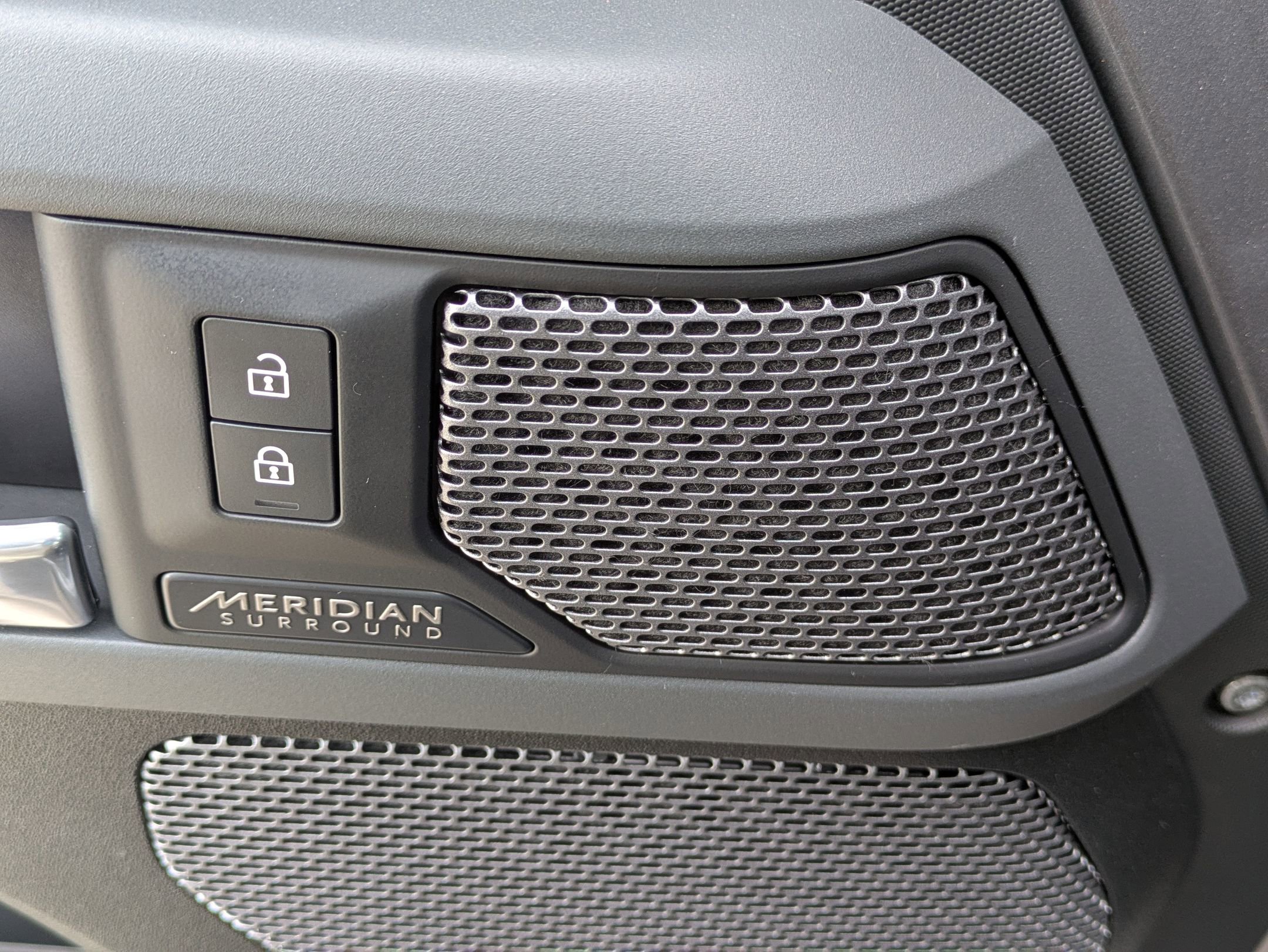 Used 2023 Land Rover Defender 110 X image 23