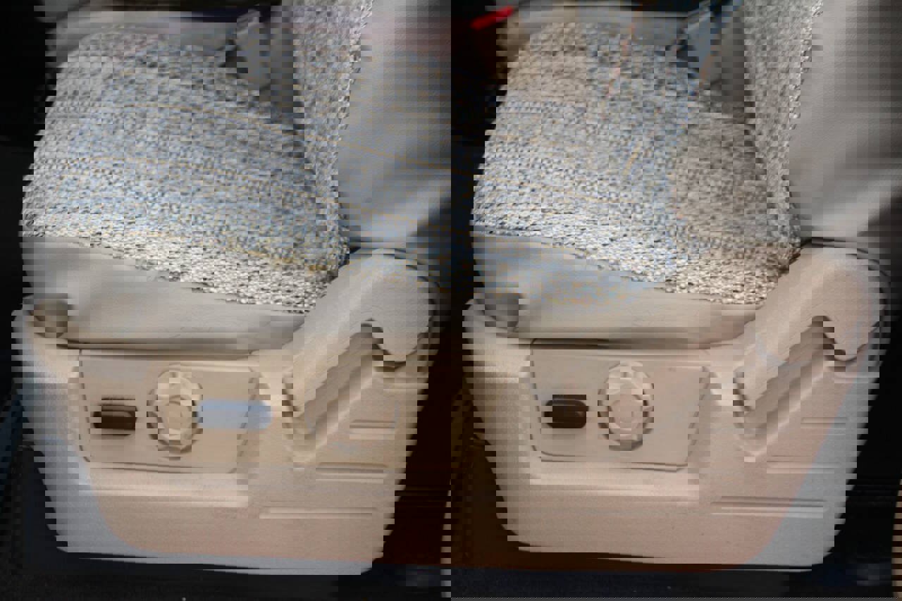 Used 2013 Ford F150 XLT w/ XLT Chrome Pkg image 10