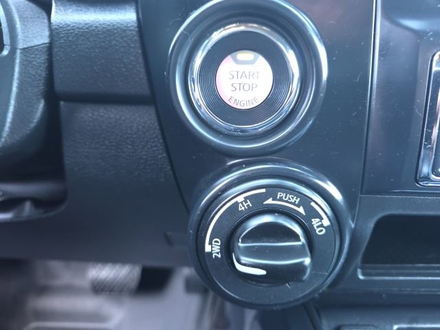 Used 2019 Nissan Titan SV w/ SV Convenience Package image 23