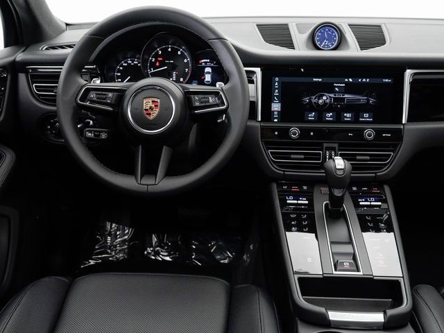Certified 2025 Porsche Macan image 17