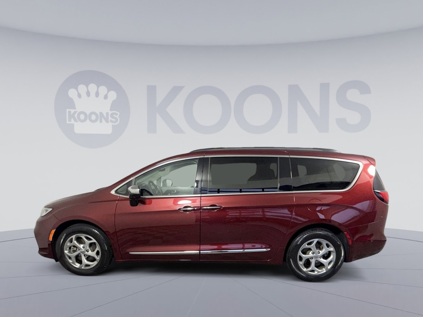 Used 2023 Chrysler Pacifica Limited image 2