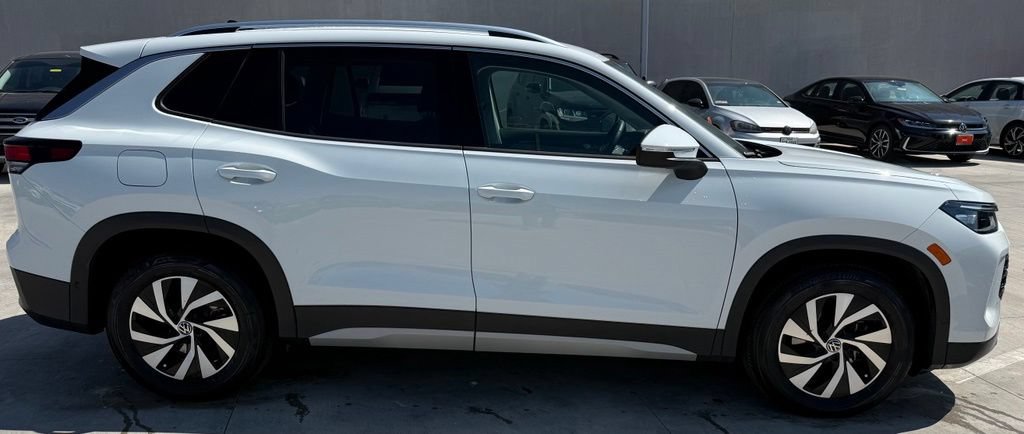 Certified 2025 Volkswagen Tiguan S FWD image 5