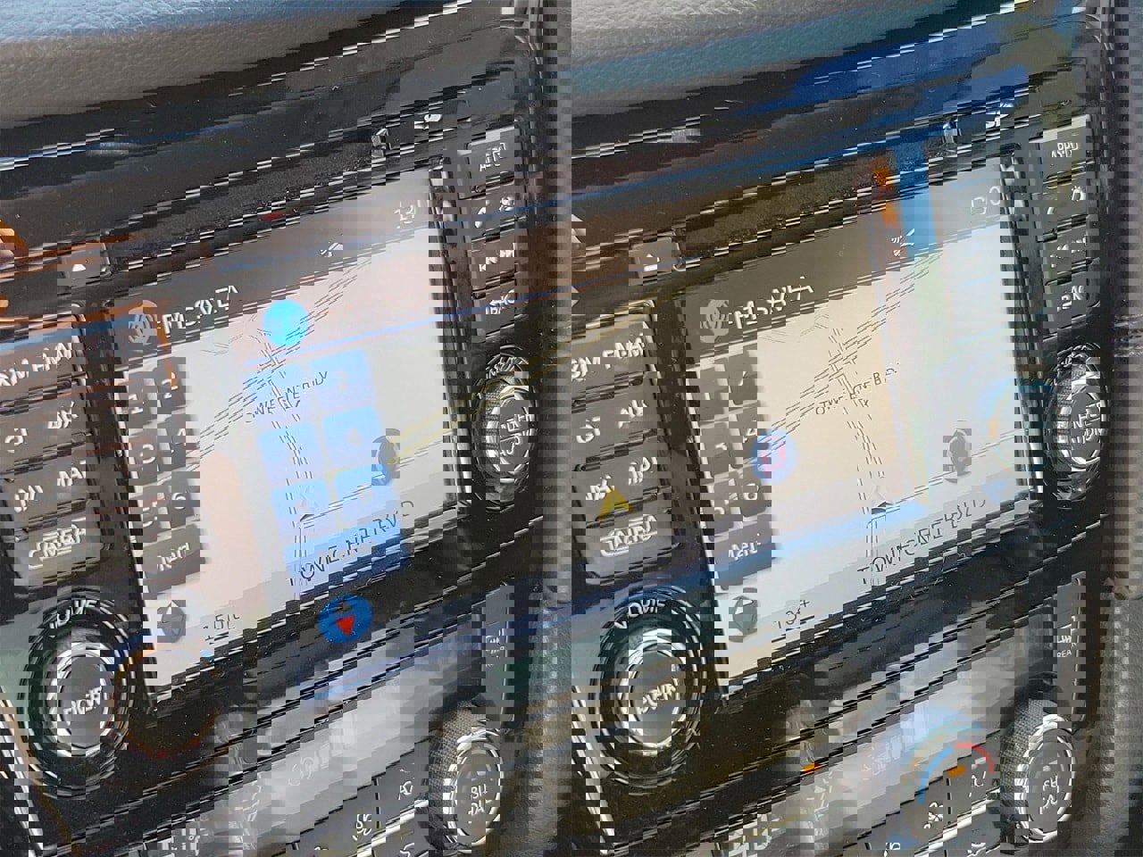 Used 2017 Nissan Rogue SL image 25